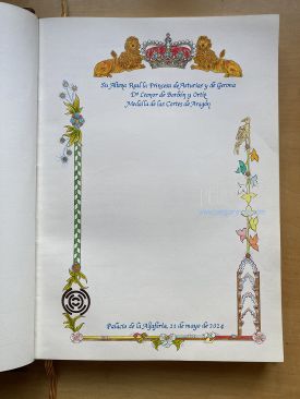 Hoja iluminada en el Libro de Oro de las Cortes de Aragón. Medalla de las Cortes a Su Alteza Real la Princesa de Asturias y de Gerona Dª Leonor de Borbón y Ortiz